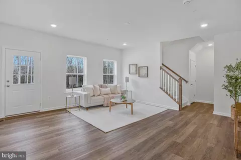 Entry Way - 1225 Juniper St, Shady Side, MD 20764 photo 5 of 13