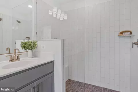 Bath - 1225 Juniper St, Shady Side, MD 20764 photo 1 of 2
