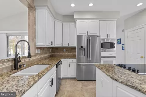Kitchen - 889 Lynch Dr, Arnold, MD 21012 photo 4 of 5