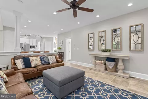 Entry Way - 889 Lynch Dr, Arnold, MD 21012 photo 4 of 13