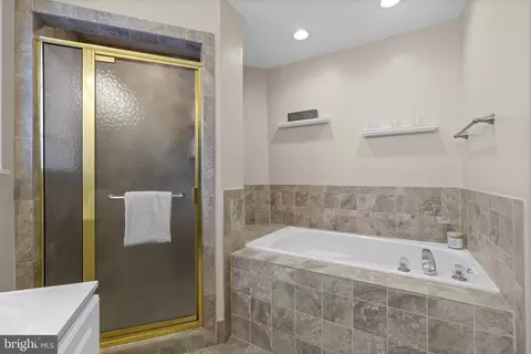 Bath - 889 Lynch Dr, Arnold, MD 21012 photo 2 of 4