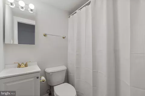 Bath - 889 Lynch Dr, Arnold, MD 21012 photo 4 of 4