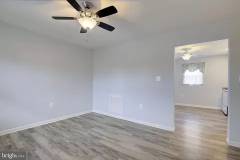 Living - 409 B Highland Dr, Edgewater, MD 21037 photo 1 of 3