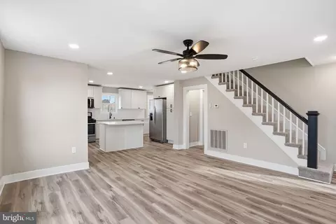 Entry Way - 105 Maple Ave, Pasadena, MD 21122 photo 1 of 4