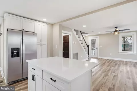 Entry Way - 105 Maple Ave, Pasadena, MD 21122 photo 4 of 4