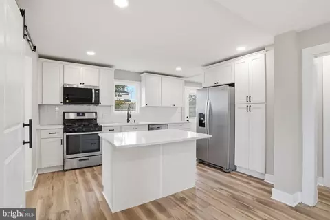 Kitchen - 105 Maple Ave, Pasadena, MD 21122 photo 1 of 2