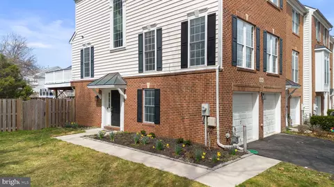 Exterior - 2014 Dalewood Ct, Crofton, MD 21114 photo 3 of 4