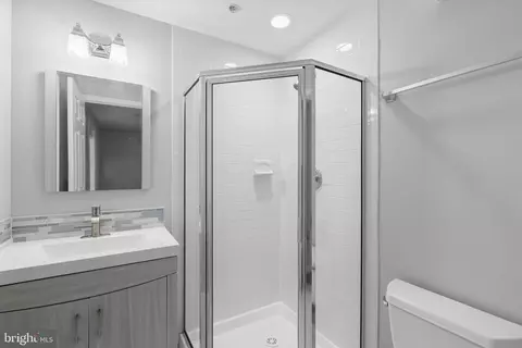 Bath - 2014 Dalewood Ct, Crofton, MD 21114 photo 1 of 4
