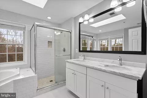 Bath - 2014 Dalewood Ct, Crofton, MD 21114 photo 3 of 4