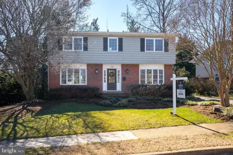 1703 Nimitz Dr, Annapolis, MD 21401 photo 2