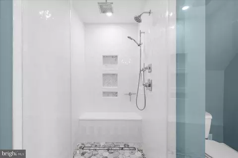 Bath - 1102 Poplar Ave, Annapolis, MD 21401 photo 6 of 7