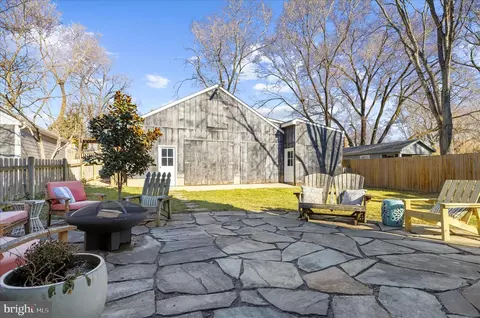 Exterior - 1102 Poplar Ave, Annapolis, MD 21401 photo 5 of 17