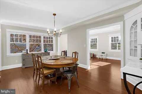 Dining - 1102 Poplar Ave, Annapolis, MD 21401 photo 3 of 4