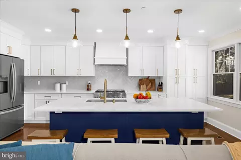 Kitchen - 1102 Poplar Ave, Annapolis, MD 21401 photo 4 of 7