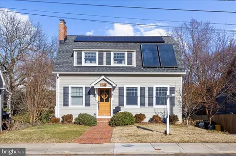 Exterior - 1102 Poplar Ave, Annapolis, MD 21401 photo 2 of 17