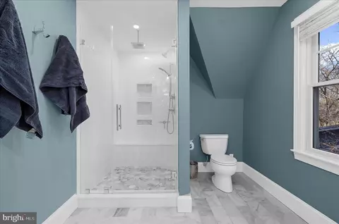 Bath - 1102 Poplar Ave, Annapolis, MD 21401 photo 5 of 7
