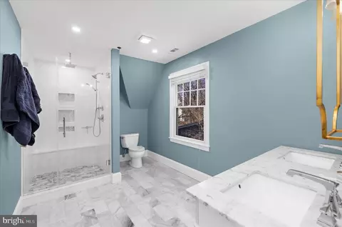 Bath - 1102 Poplar Ave, Annapolis, MD 21401 photo 4 of 7