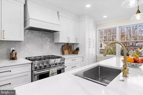 Kitchen - 1102 Poplar Ave, Annapolis, MD 21401 photo 2 of 7