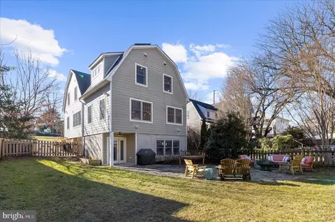 Exterior - 1102 Poplar Ave, Annapolis, MD 21401 photo 10 of 17