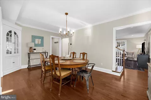 Dining - 1102 Poplar Ave, Annapolis, MD 21401 photo 4 of 4