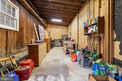 Entry Way - 1102 Poplar Ave, Annapolis, MD 21401 photo 7 of 9