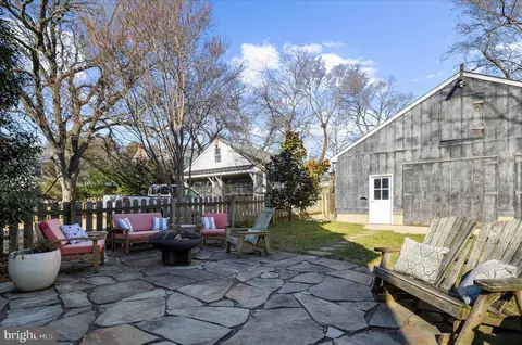 Exterior - 1102 Poplar Ave, Annapolis, MD 21401 photo 4 of 17