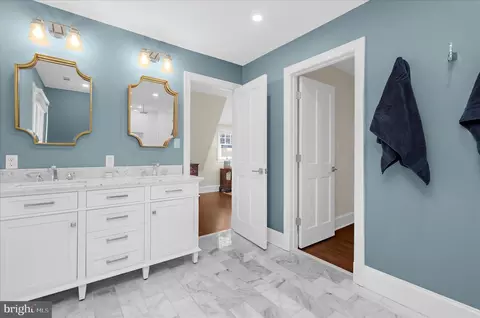 Entry Way - 1102 Poplar Ave, Annapolis, MD 21401 photo 4 of 9