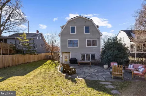 Exterior - 1102 Poplar Ave, Annapolis, MD 21401 photo 11 of 17