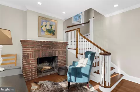 Entry Way - 1102 Poplar Ave, Annapolis, MD 21401 photo 2 of 9