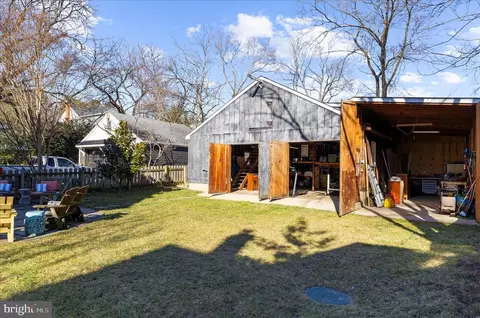 Exterior - 1102 Poplar Ave, Annapolis, MD 21401 photo 7 of 17