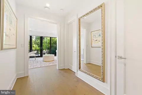 Entry Way - 289 State St #4, Annapolis, MD 21403 photo 2 of 4