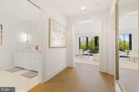Entry Way - 289 State St #4, Annapolis, MD 21403 photo 3 of 4