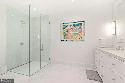 Bath - 289 State St #4, Annapolis, MD 21403 photo 6 of 6