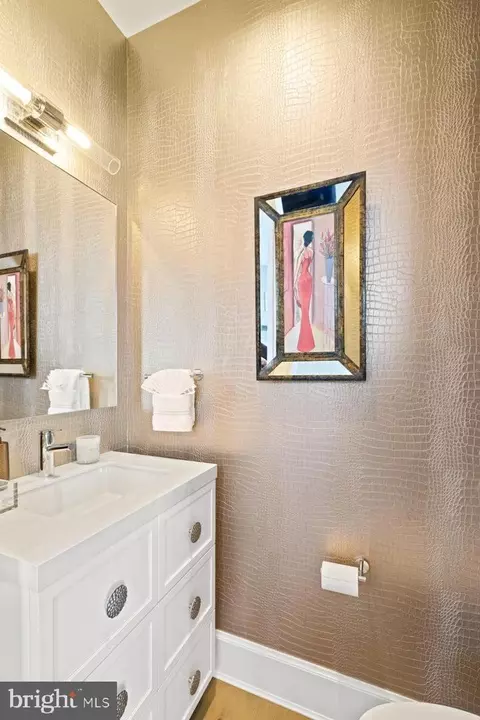 Bath - 289 State St #4, Annapolis, MD 21403 photo 1 of 6