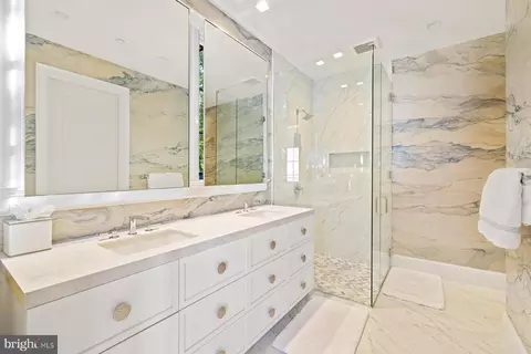 Bath - 289 State St #4, Annapolis, MD 21403 photo 2 of 6
