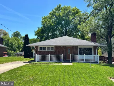 7686 Briar Ln, Pasadena, MD 21122