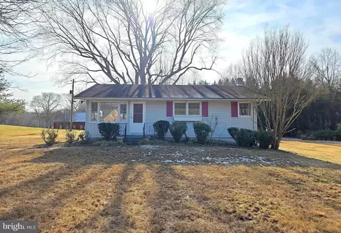 6125 Fishers Station Rd, Lothian, MD 20711