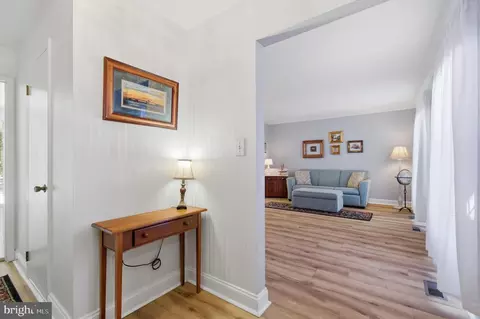 Entry Way - 2568 Glen Cv, Annapolis, MD 21401 photo 10 of 10