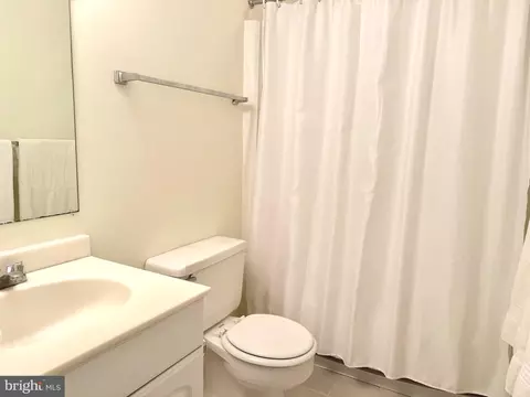 Bath - 2568 Glen Cv, Annapolis, MD 21401 photo 1 of 2