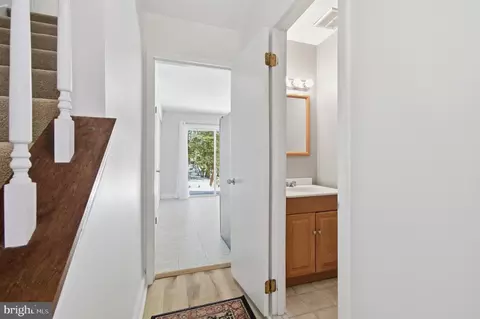 Entry Way - 2568 Glen Cv, Annapolis, MD 21401 photo 9 of 10