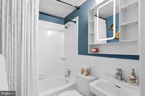 Bath - 1294 Circle Dr, Arnold, MD 21012 photo 1 of 3