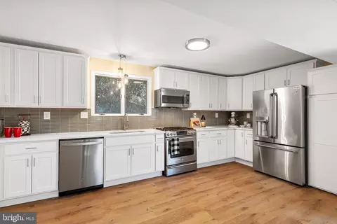 Kitchen - 1294 Circle Dr, Arnold, MD 21012 photo 1 of 2