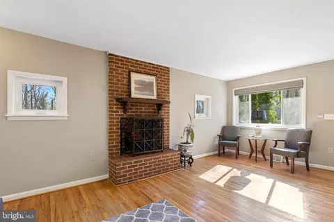 Living - 1294 Circle Dr, Arnold, MD 21012 photo 2 of 3