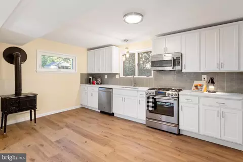 Kitchen - 1294 Circle Dr, Arnold, MD 21012 photo 2 of 2