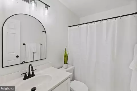 Bath - 1889 Rutledge Ct, Severn, MD 21144 photo 2 of 3