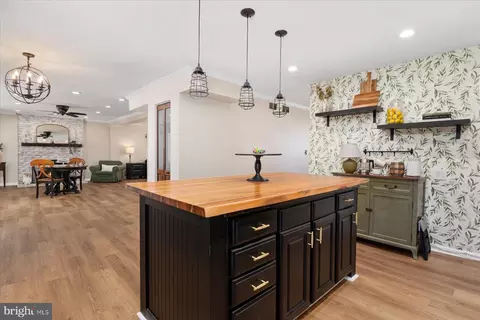 Kitchen - 7801 Harle Rd, Pasadena, MD 21122 photo 4 of 4