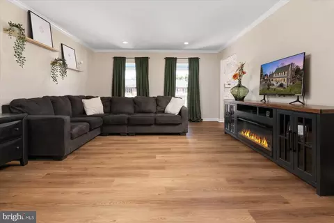 Living - 7801 Harle Rd, Pasadena, MD 21122 photo 1 of 1