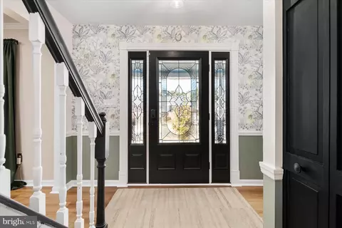 Entry Way - 7801 Harle Rd, Pasadena, MD 21122 photo 1 of 6
