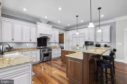 Kitchen - 159 Boone Trl, Severna Park, MD 21146 photo 3 of 7
