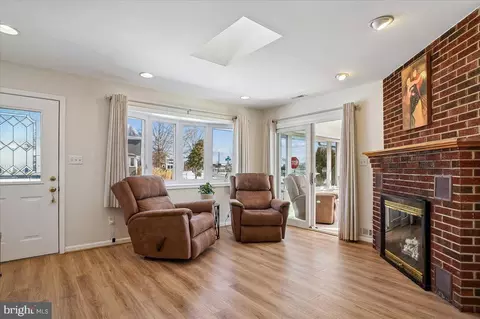 Living - 1622 Grange Rd, Edgewater, MD 21037 photo 3 of 3